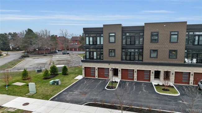 Foto del edificio - 240 Lakefront Blvd