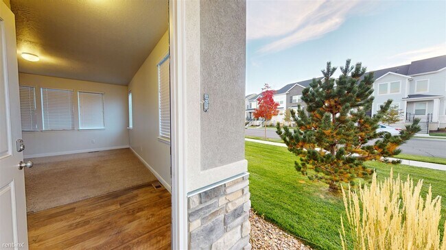 Building Photo - 3 br, 3.5 bath Townhome - 5083 Walford Lane