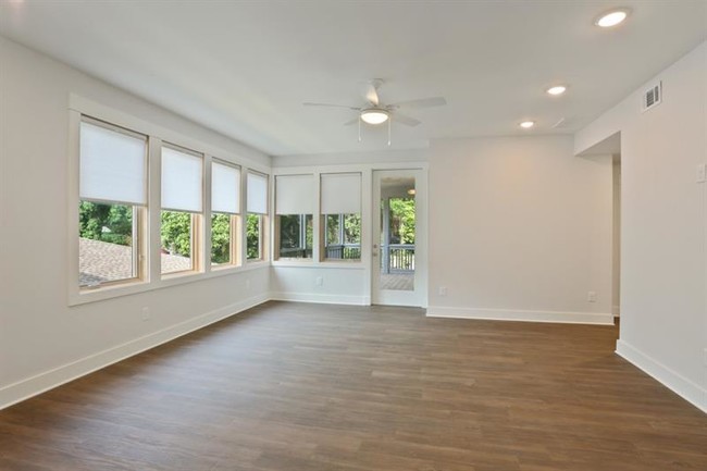 Foto del edificio - 216 Hutchinson St NE