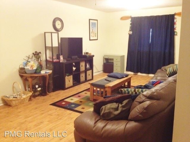 Building Photo - 109 Maple Dr