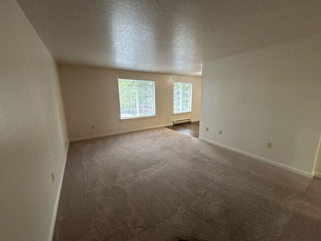 Foto del edificio - 907 Bryan Ct