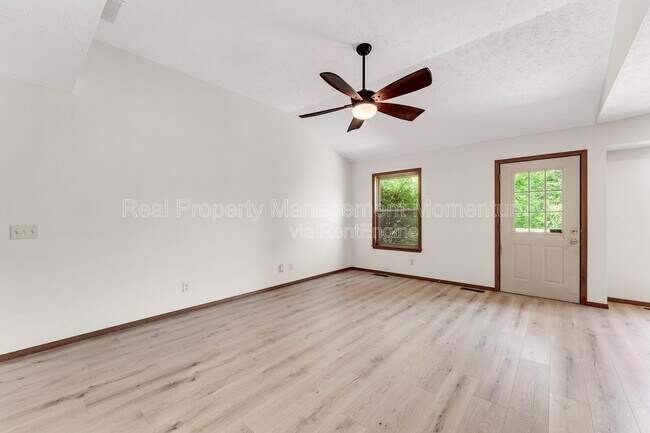 Foto del edificio - 3251 W Scott St
