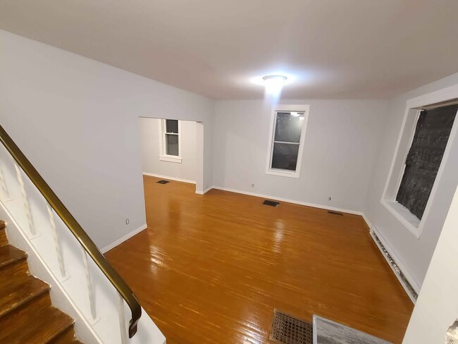 Building Photo - 307 Lipton St