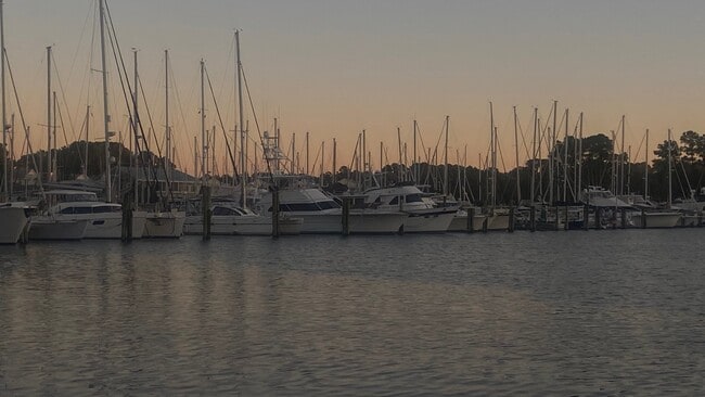 Building Photo - 6125 Harbourside Dr