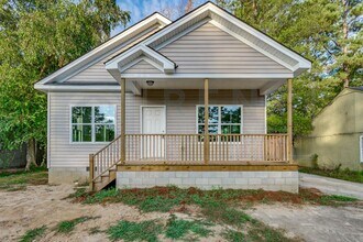 Building Photo - 213 Spreading Branch Dr