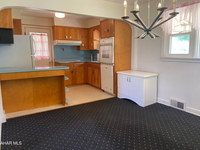 Foto del edificio - 1027 Amelia Ave