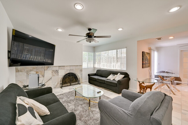 Building Photo - 719 Mahogany Dr