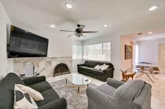 Building Photo - 719 Mahogany Dr