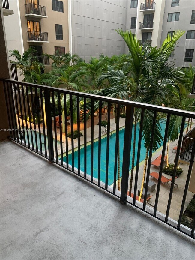 Foto del edificio - 3880 Bird Rd