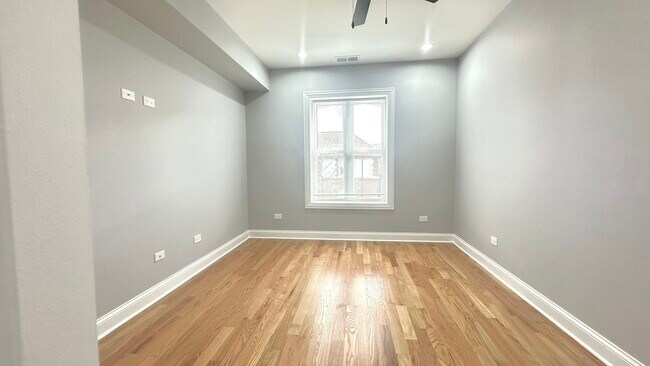 Foto del edificio - 4450 Sheridan Park Apartments