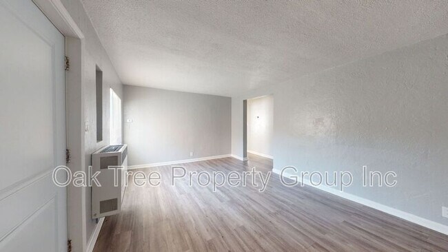 Foto del edificio - 6621 Bancroft Ave