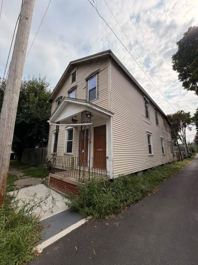 Building Photo - 14 122nd St