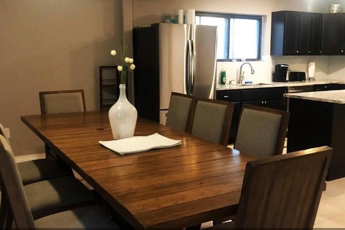 Foto principal - 711 N Hyannis Port St