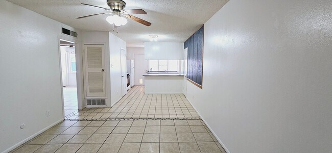 Foto del edificio - Cozy 2 bedroom, 1 bath apartment in West E...