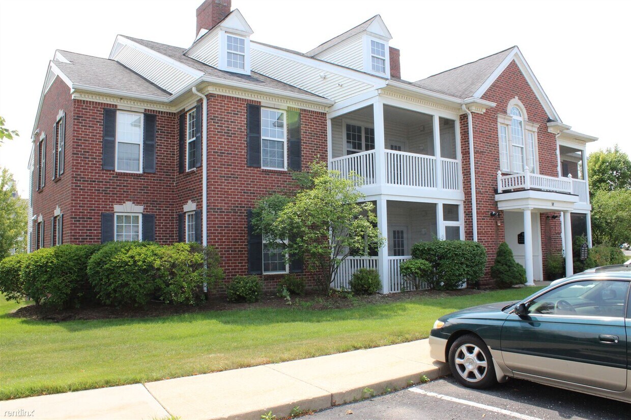 Foto principal - 3 br, 2 bath Condo - 826 W Summerfield Gle...