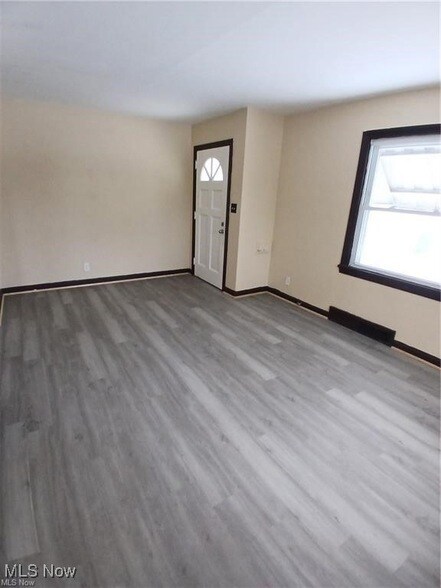 75 S Schenley Ave Youngstown, OH 44509 – photo 2