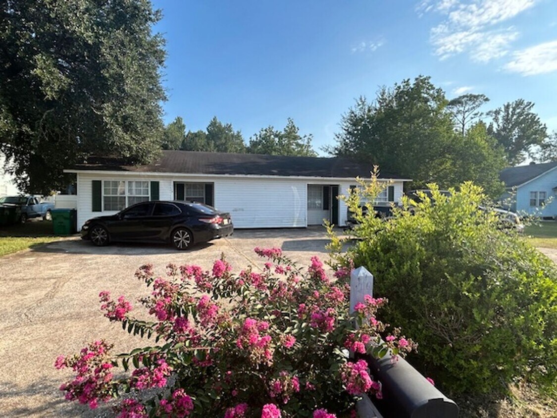Foto principal - Pascagoula 3 Bedroom Duplex