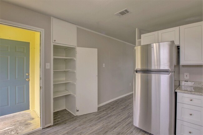 Building Photo - 20 Hiland Pl