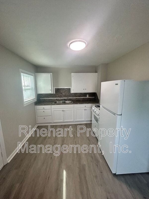 Building Photo - 364 Baker St