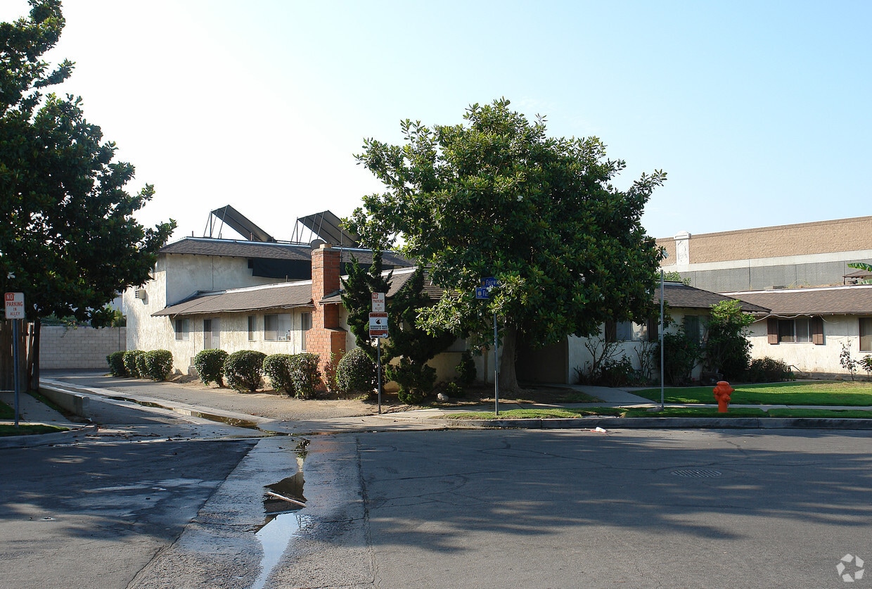 Primary Photo - 663 S Fashion Park St