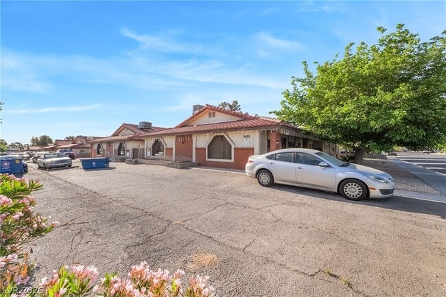 Foto del edificio - 1611 E Harmon Ave