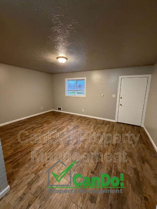 Building Photo - 225 Carol Dr