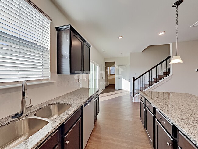 Foto del edificio - 201 Stowe Rd