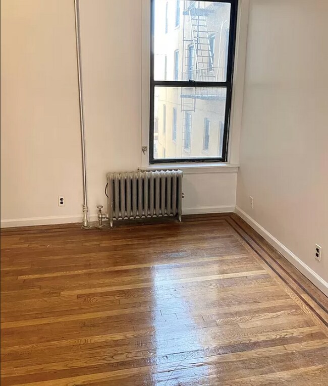 Foto del edificio - 30-61 34th St