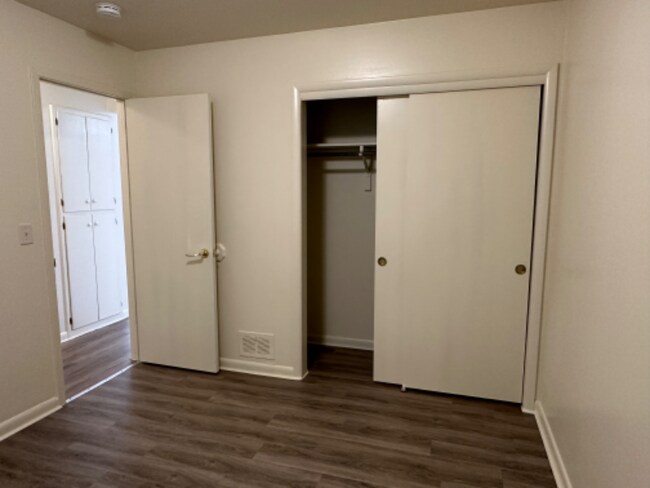 Foto del edificio - 2106 Lake Point Dr
