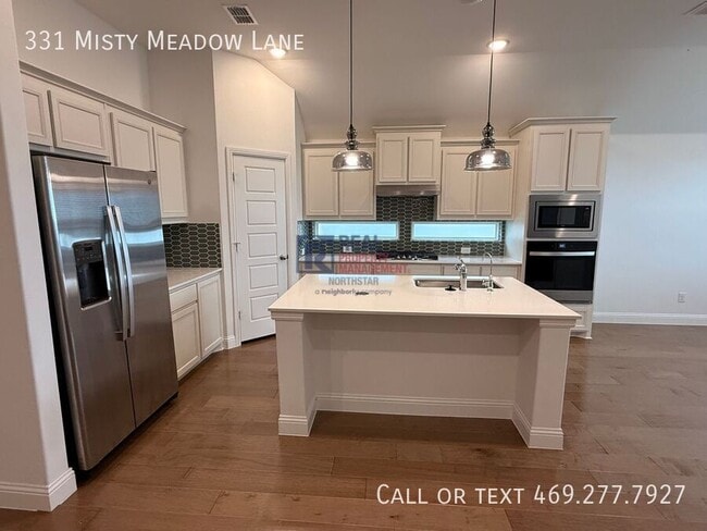 Foto del edificio - 331 Misty Mdw Ln