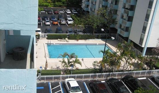 Foto del edificio - 1600 NE 135th St