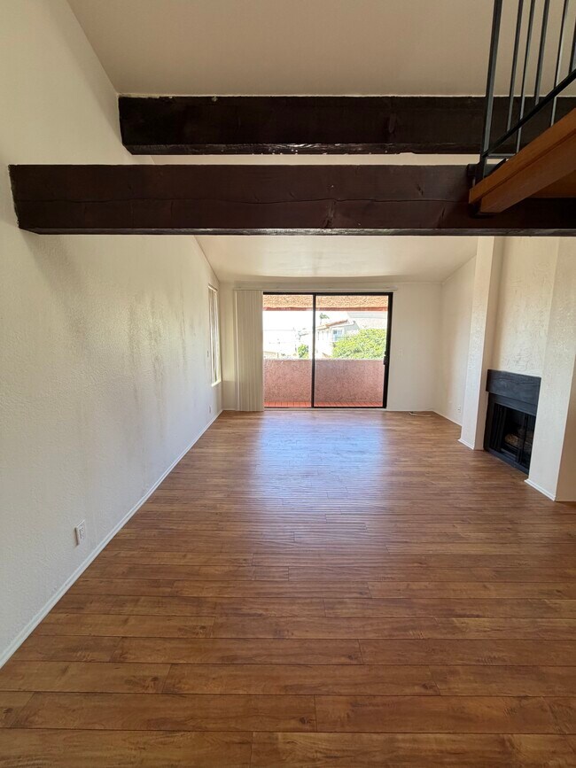 Sala de estar desde la entrada - 700 1st St