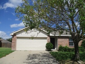 Building Photo - 2704 Redwood St