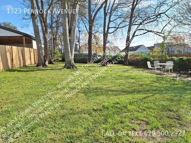 Building Photo - Cute Cottage with Fenced Back Yard Near Ea...