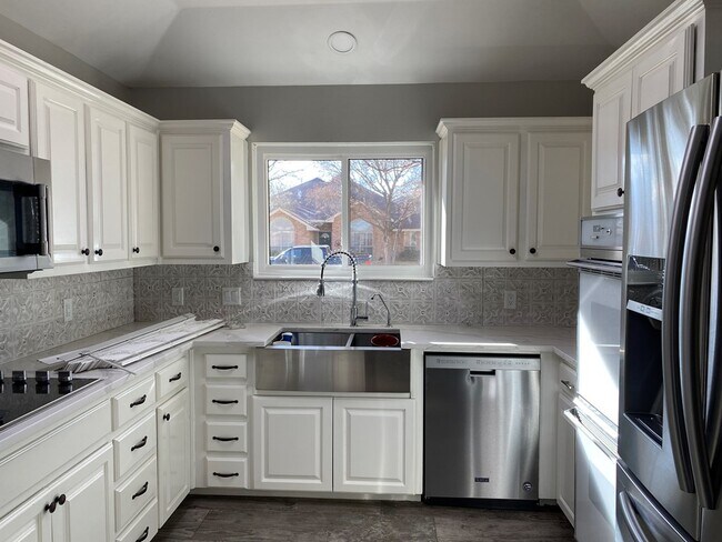 Building Photo - 4618 Bishops Castle Dr