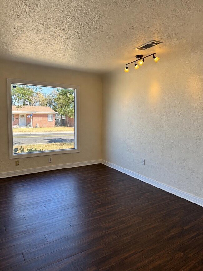 Building Photo - 311 Casa Grande Dr