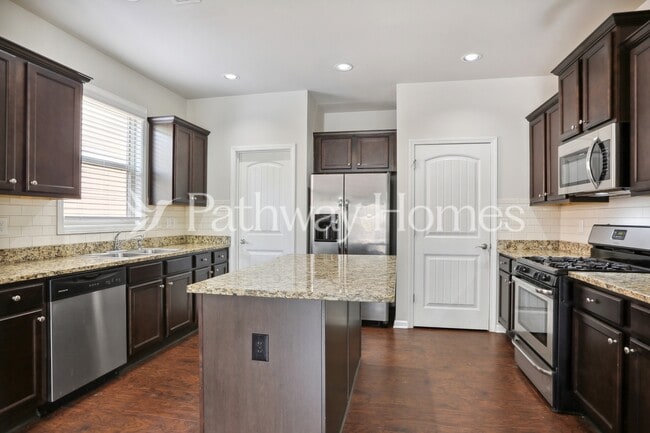 Building Photo - 2401 Oakleaf Cir