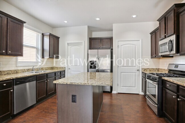 Foto del edificio - 2401 Oakleaf Cir