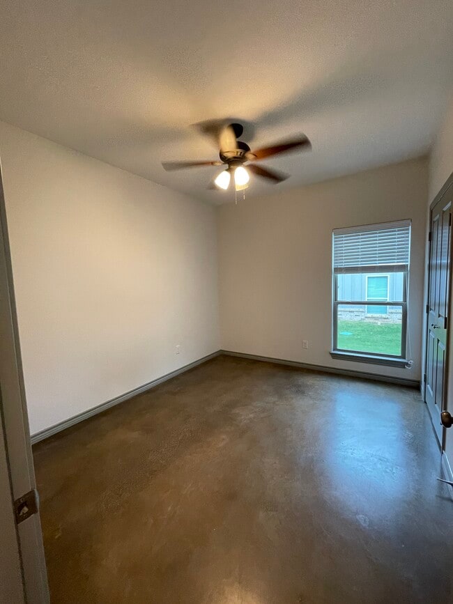 Foto del edificio - 4074 County Rd 152 W