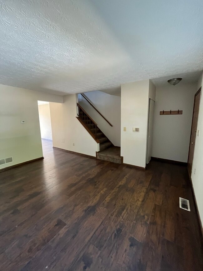 Building Photo - 1581 Park Place Dr