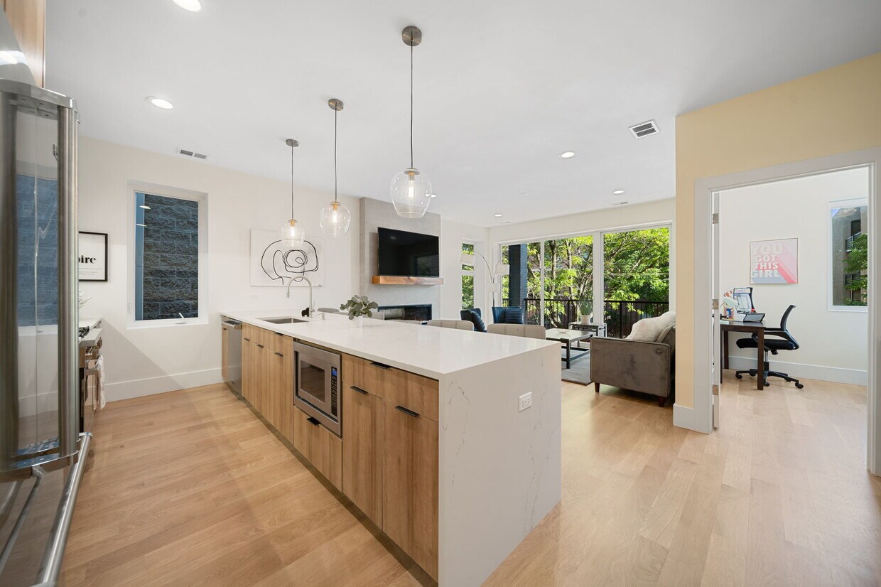 Primary Photo - 2110 W Washington Blvd