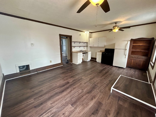 Building Photo - 102 S Main St