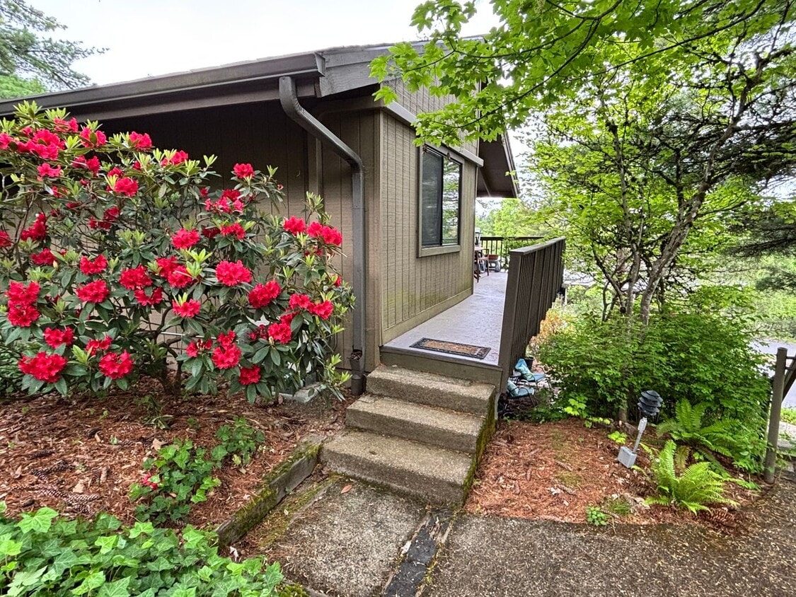 Primary Photo - 1 Bedroom Sylvan Heights Condo with Water,...