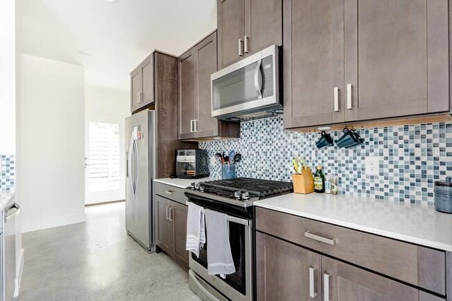 Building Photo - 2101 Montopolis Dr
