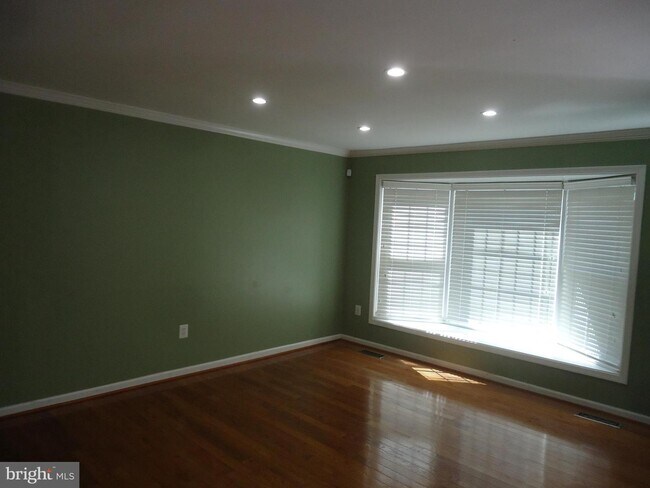 Building Photo - 9922 Finian Ct