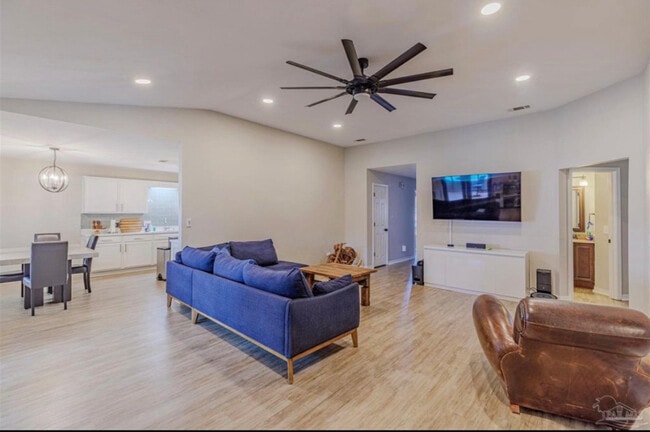 Foto del edificio - 7358 Brevard St