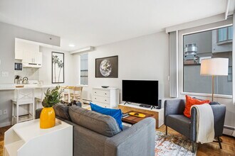 Building Photo - 1033 Haro St