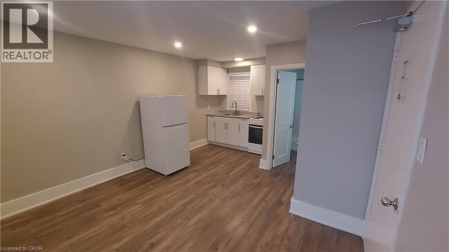 Building Photo - 181 King St E