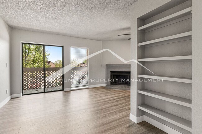 Foto del edificio - Modern style home with a Fireplace near Gr...
