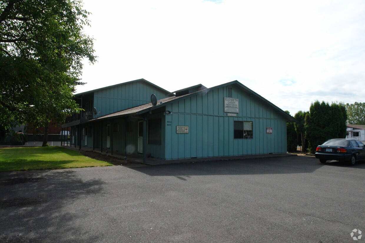 Building Photo - Elizabeth garden
